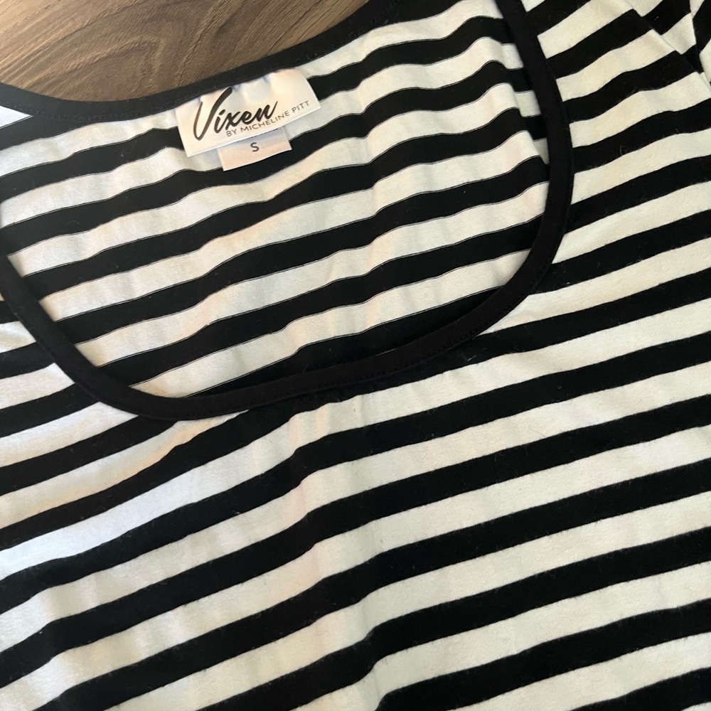 Vixen by Micheline Pitt Black and White Striped Long Sleeve Top - Picture 2 of 3